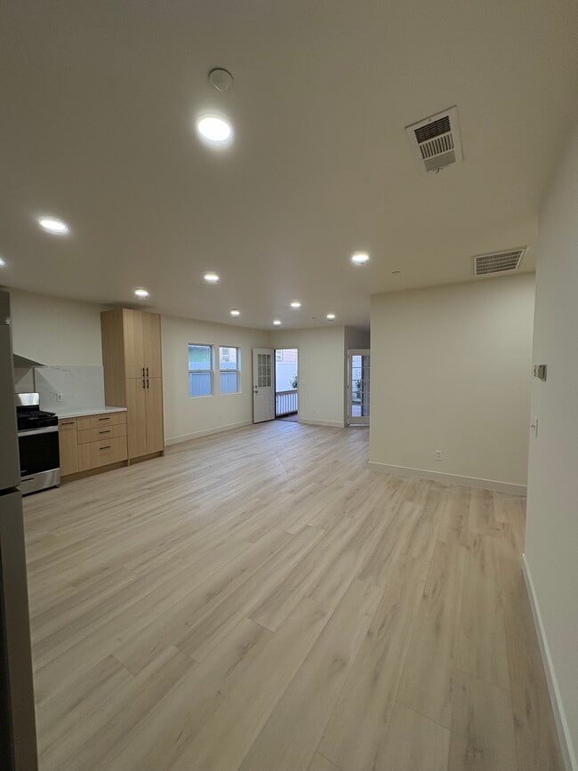 Photo - 228 W Colorado Blvd