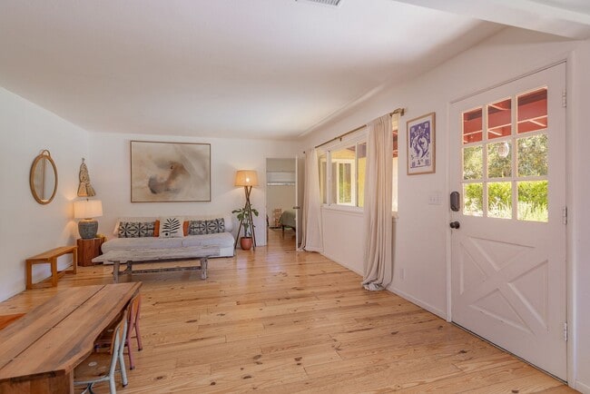 Photo - Upper Ojai Country Charmer w/Granny Flat