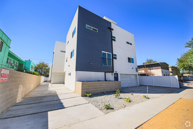 Building Photo - 2811 S Cloverdale Ave Rental
