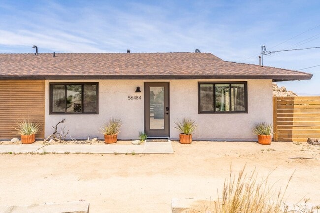 2 Bedroom Home on Large Lot - 2 Bedroom Home on Large Lot
