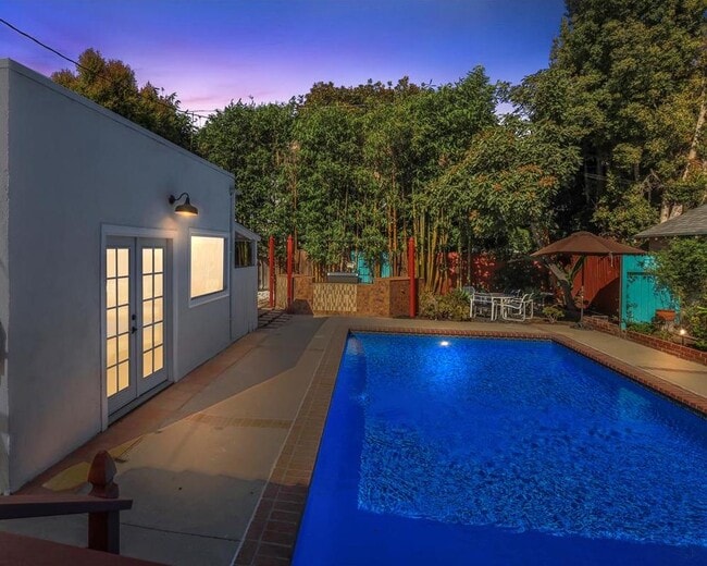 Backyard Oasis - 2350 Malcolm Ave House