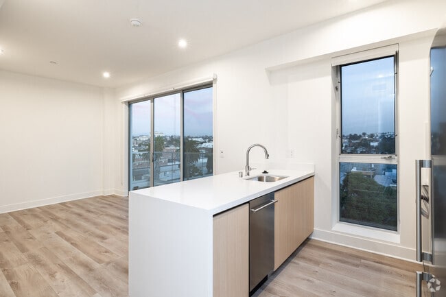 2BR, 1BA - The Hummingbird LA - Brand New Apartments