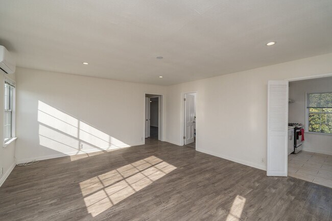 Photo - COMING SOON!COZY 2 BED 1 BATH UNIT! Unit 1411 1/2