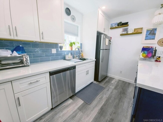 Photo - 3080 Ivy St