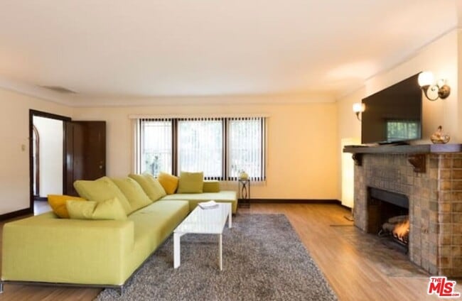 Photo - 611 Beachwood Dr