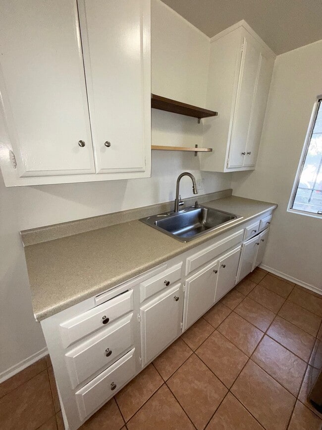 Photo - 1114 W 18th St Unit 1