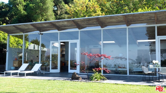 Building Photo - 15146 Mulholland Dr