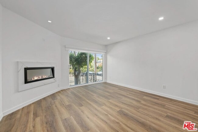 Photo - 2449 Beachwood Dr Unit 13