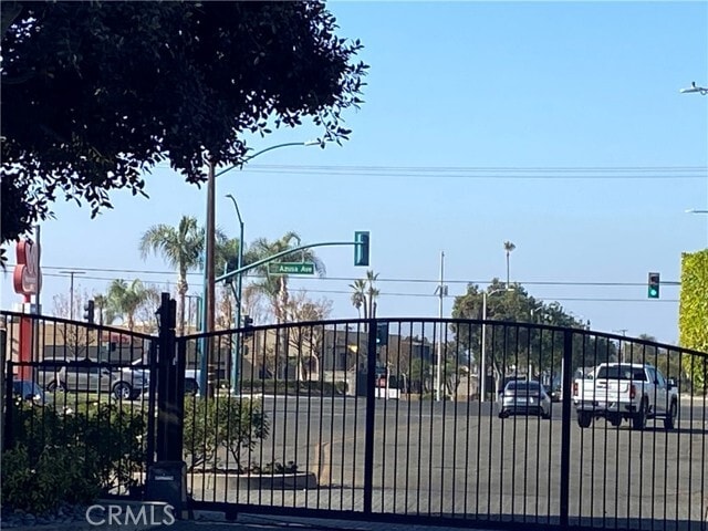Photo - 805 W Grondahl St