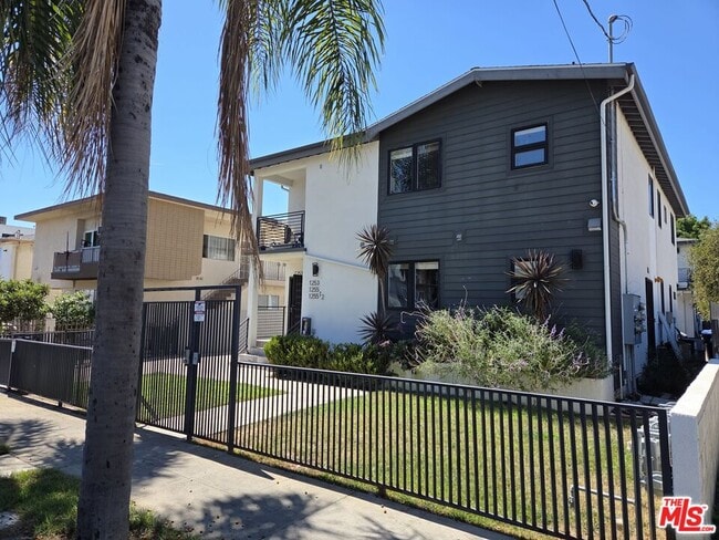 Building Photo - 1255 N Kingsley Dr