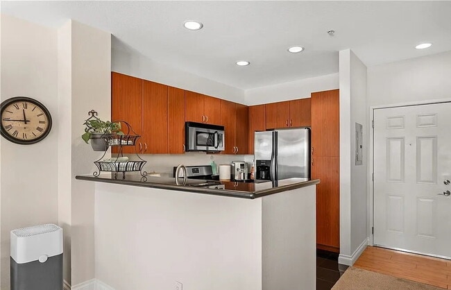 Photo - Bright & Spacious Unit with Natural Light