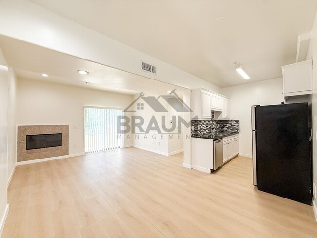 Building Photo - 10849 Fruitland Dr Unit 301