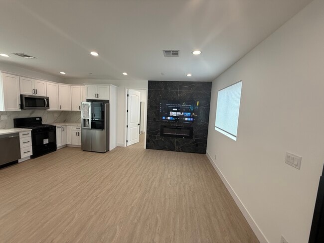 Photo - 20408 Devonshire St Apartment Unit 1