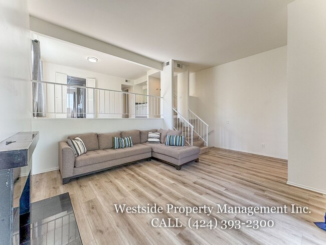 Photo - 11730 Moorpark St House