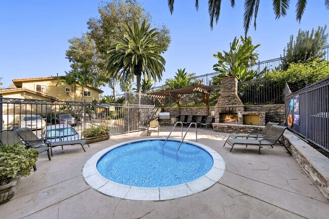 Photo - "Charming 2-Bed, 2-Bath in Heart of San Diego – 820 Sq Ft of Modern Living!" Unit 206