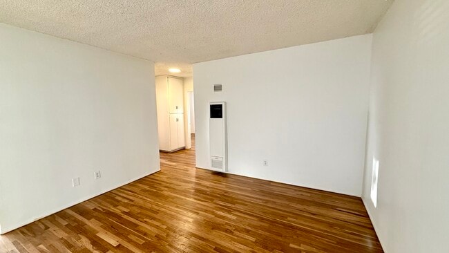 Photo - 122 Junipero Ave Unit Park Place #B