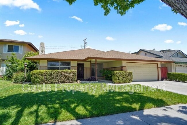 Photo - 19555 Four Oaks St House