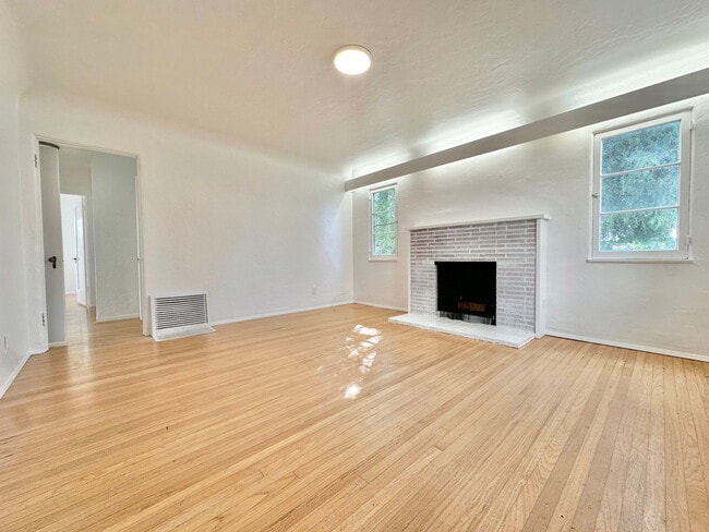 Building Photo - 1427 Euclid St Unit 1427