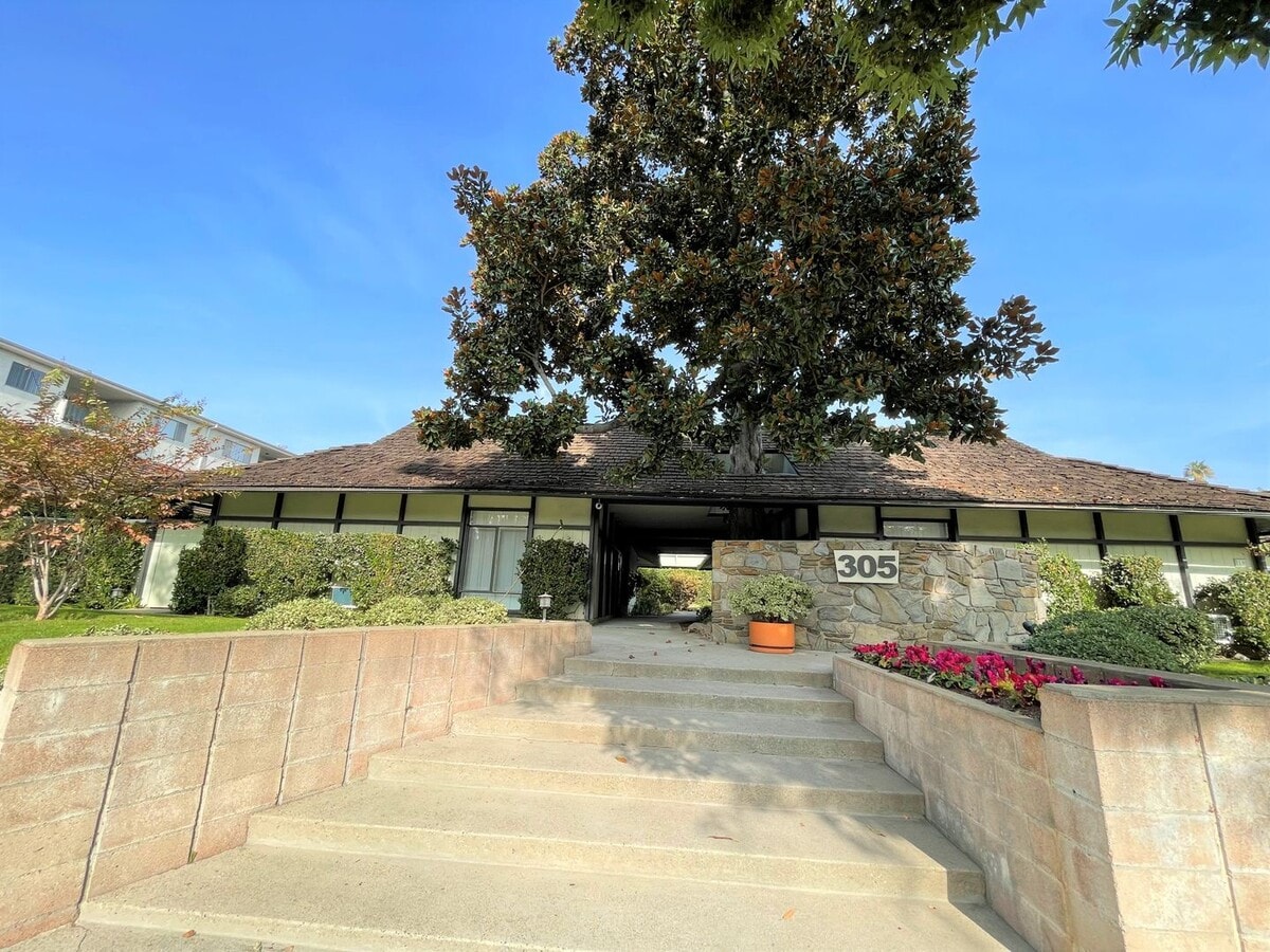 Photo - 305 California Blvd