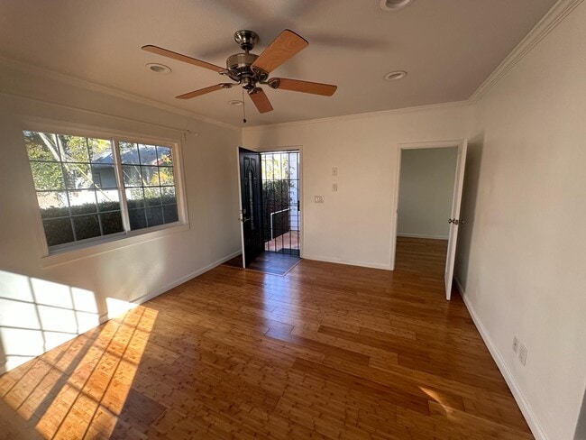 Entrance to the unit and bedroom - 2629 Meade Ave Unit B