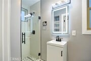 Photo - 605 W 4th St
