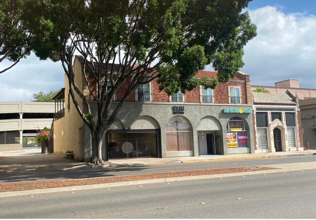 Building Photo - 2561 E Colorado Blvd Unit Apt #1