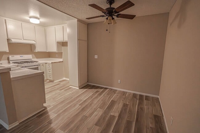 Photo - 2 Bedroom Condo for Rent in Sherman Oaks! Unit 110