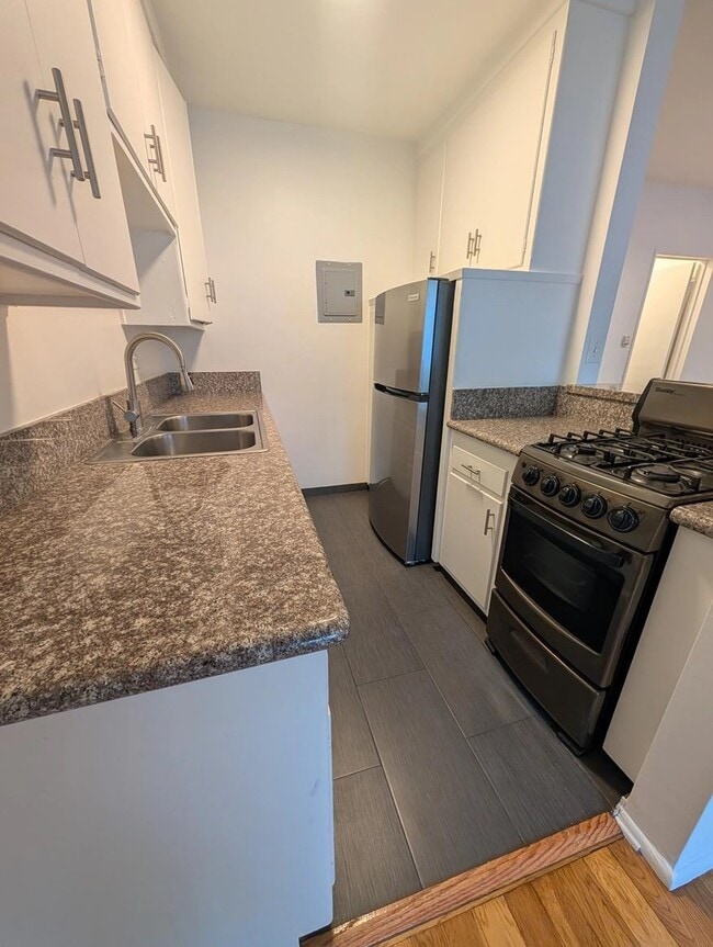 Photo - 1328 Gordon St Unit 7