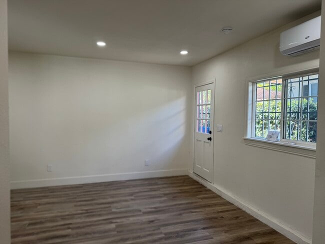 Photo - 765 W Lexington Ave