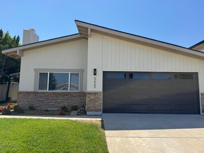 Photo - 5665 Meadow Vista Wy House