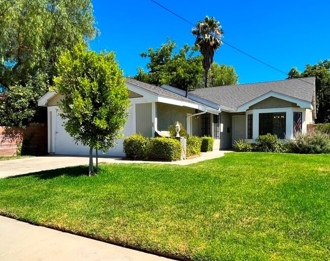 Single-story in Van Nuys w/3+2, bonus room... - Single-story in Van Nuys w/3+2, bonus room... House