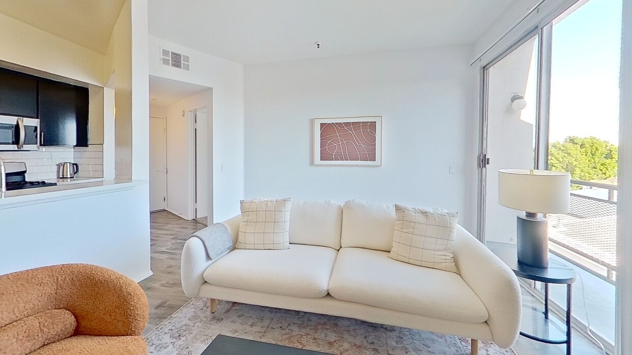 3D Tour - 1443 N Fuller Ave Apartment Unit FL4-ID1346