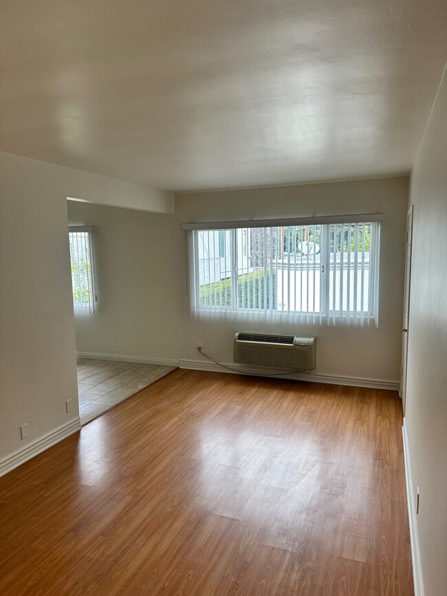 Building Photo - 10850 Landale St Unit 3
