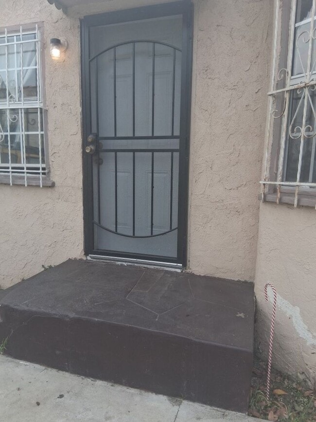 Building Photo - 95th Street, Los Angeles CA 90044 Unit 553