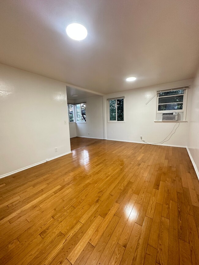 Photo - 1737 N Sycamore Ave Unit 211