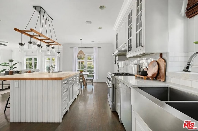 Photo - 11217 Kling St