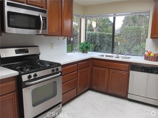 Building Photo - 15 Whistling Rental