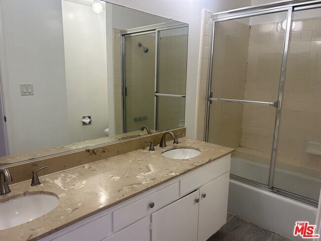 Photo - 1440 Reeves St Unit 105