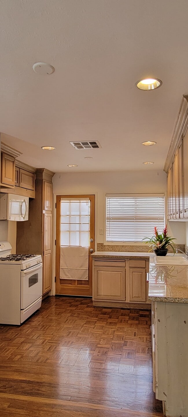 Photo - 17565 Bullock St