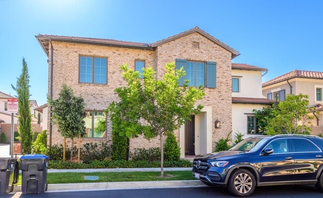 Building Photo - 3bedroom/3 bath/Gated Orchard Hill/Detache...