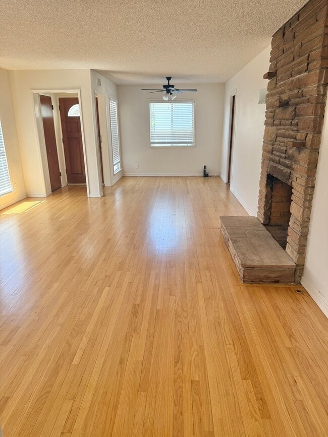 Photo - 737 E Cypress St