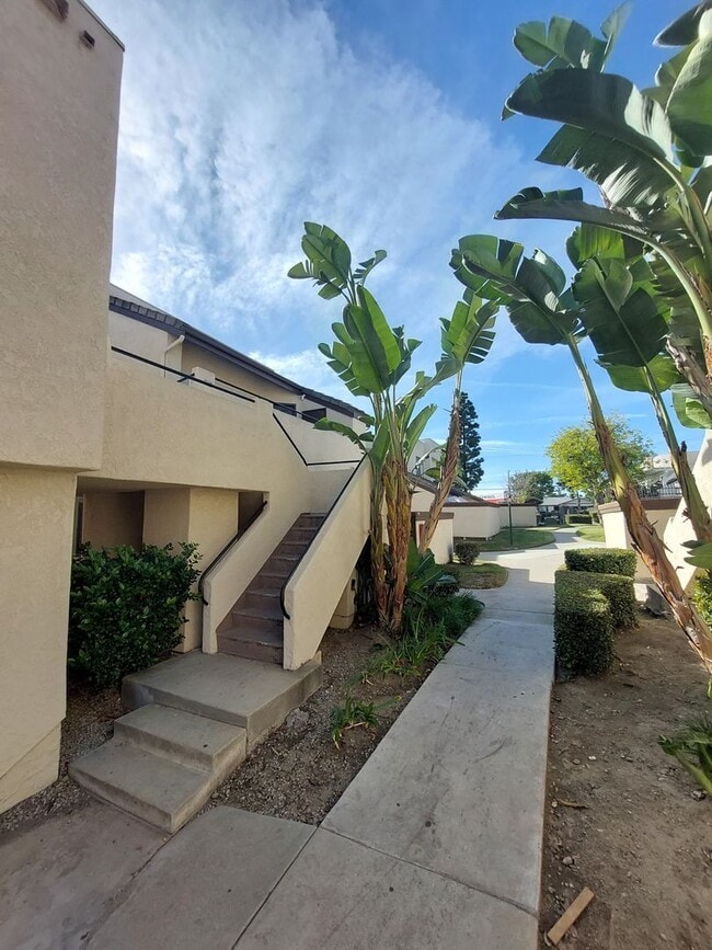 Photo - AVAILABLE NOW! Ontario Apt. in a gated com...