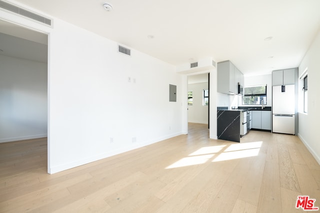 Building Photo - 1325 Cabrillo Ave Unit 12