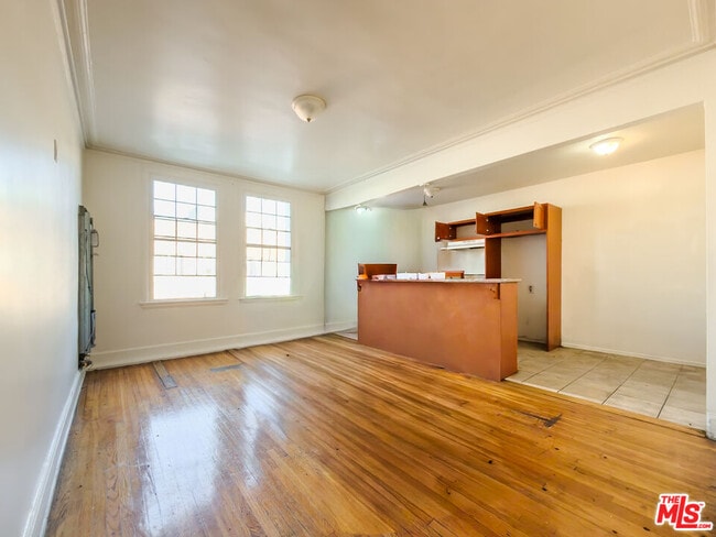 Building Photo - 3506 W Pico Blvd Unit 12