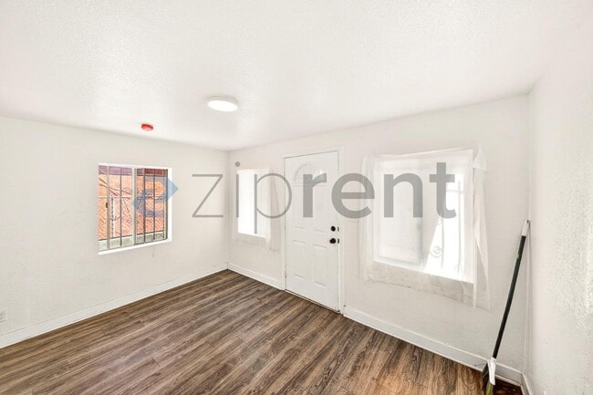 Photo - 1737 E 108th St