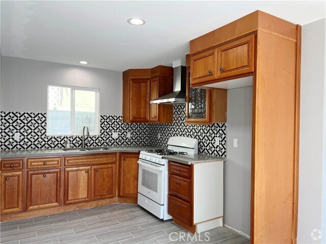 Building Photo - 308 S Olin St Rental