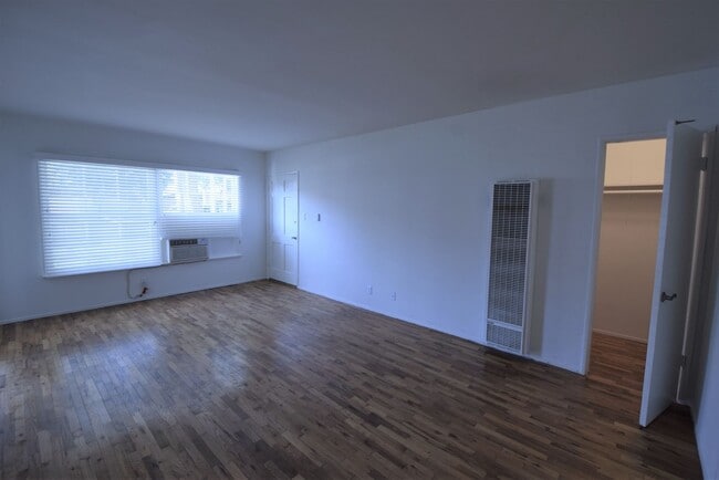 Photo - 5220-26 Radford Avenue Unit 5226-03
