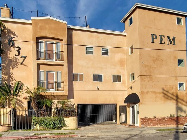 Photo - 637 S Grand Ave