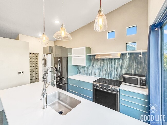 Photo - Stunning 2B/1BA Upgraded House w/ High Ceilings, Yard, W/D & A/C in South Park! Unit 1443 31st St