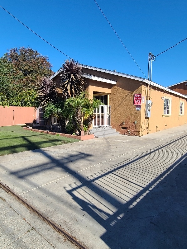 Building Photo - 11716 S Central Ave